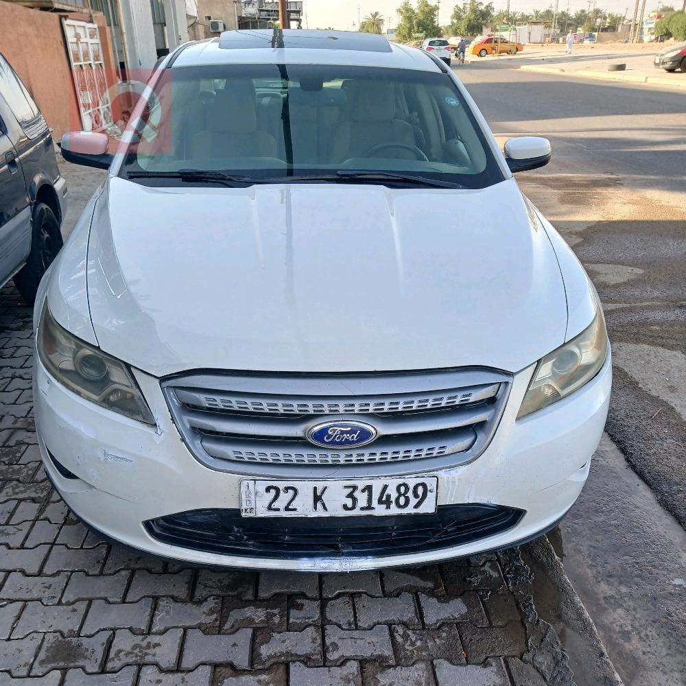 Ford Taurus